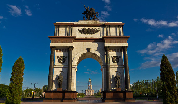 Триумфальная арка мемориального комплекса «Курская дуга»